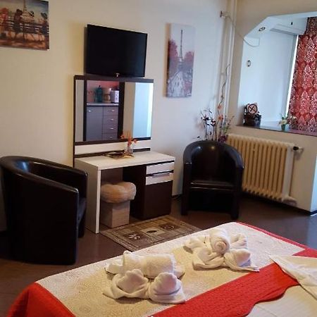 Appartement Garsoniera Ioana à Bucarest Extérieur photo