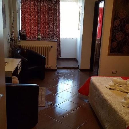 Appartement Garsoniera Ioana à Bucarest Extérieur photo